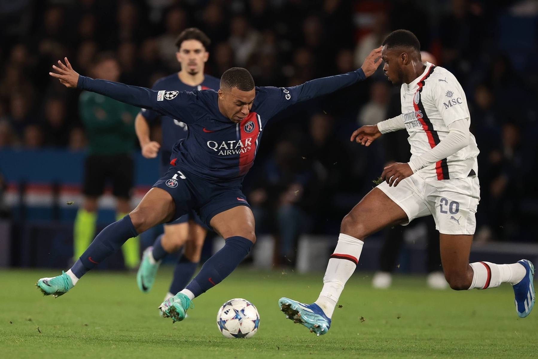 他更是年轻 他更是年轻