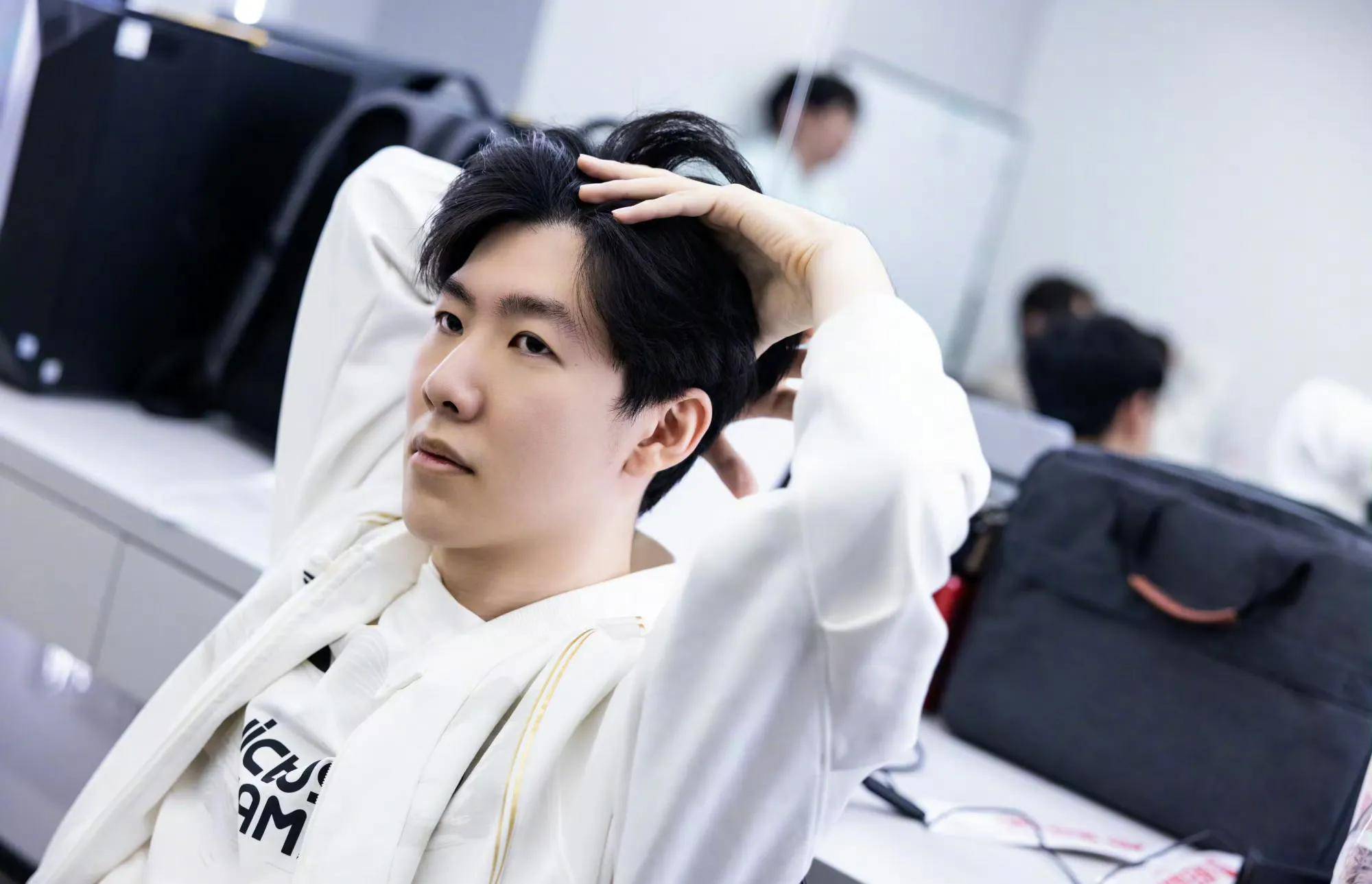 在高压的氛 在高压的氛