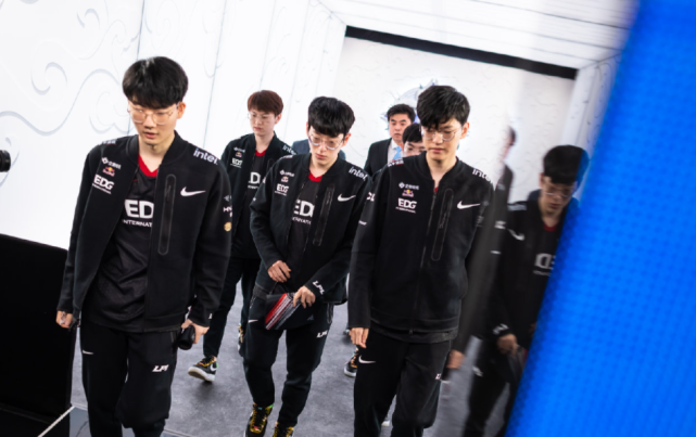 红方依赖反 红方依赖反